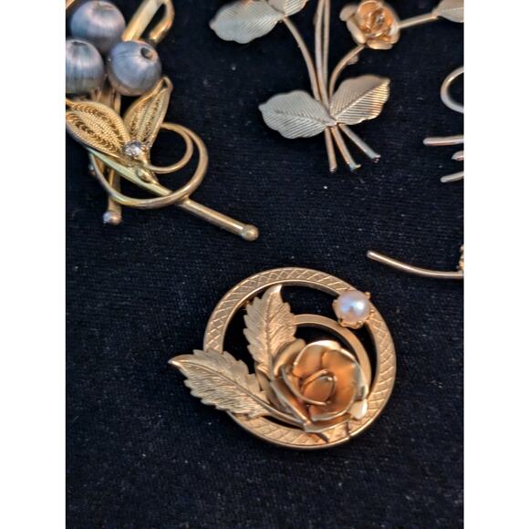 Lot of Six Vintage Gold Tone Rose Filigree Leaf Collage of Brooches - Picture 2 of 7